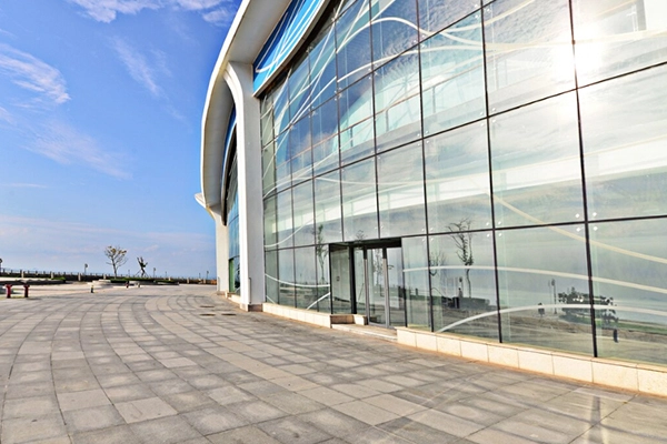 cerramientos-de-cristal-valencia-fachada-vidrio-edificio-moderno