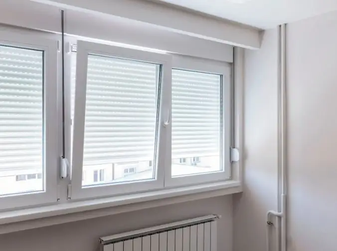 Instalación de ventanas PVC en Valencia en vivienda con ventana abatible y persiana